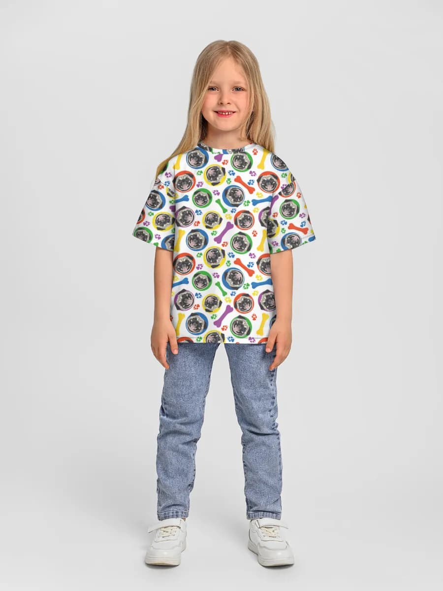 Colorful Pug Paw Prints — Children's T-shirt. Oversized